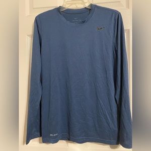The Nike Tee DRI-FIT Nike Long Sleeves